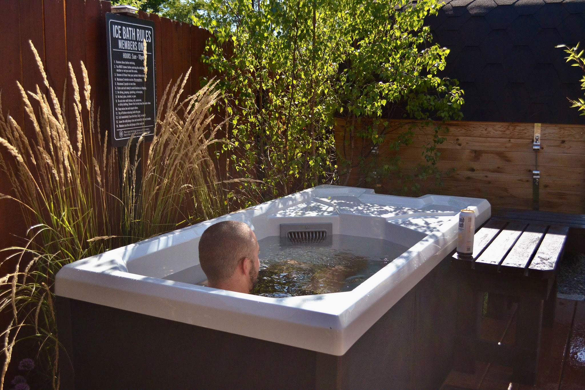 Ice bath and cold plunge recovery